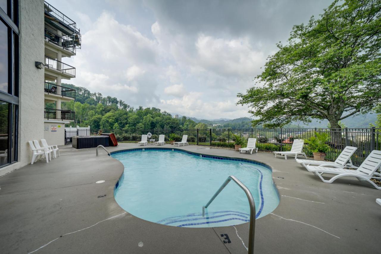 Stylish Gatlinburg Condo With Pool Walk Downtown! Exterior photo